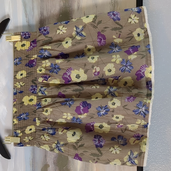 Charlotte Russe Puffy/Full/ Lined Tan Floral Spring/ Summer Skirt Size Small - Picture 2 of 5